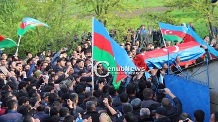 Şəhid gizirin meyitini doğma qardaşı döyüş ərazisindən çıxarıb 