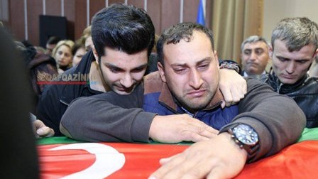 Şəhidlərin dəfnində insan seli – FOTOLAR