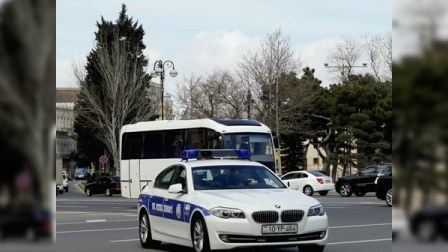 Yol Polisi Bakıda sürücülərlə piyadaları üz-üzə qoyur