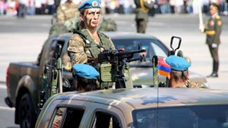  Ermənistan qadın könüllüləri orduya cəlb edir