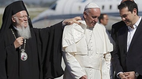 Roma Papası 10 suriyalı qaçqını özü ilə Vatikana aparacaq