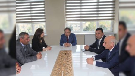 Abel Məhərrəmov BDU radionun ilk sınaq yayımını dinləyib
