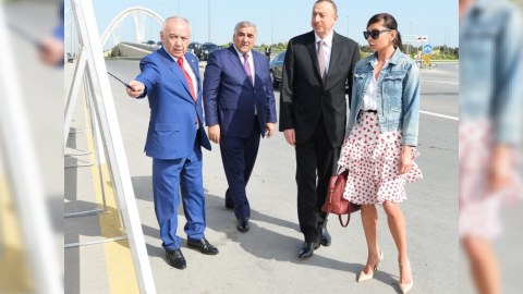 Prezident və birinci xanım yeni parkın açılışında...