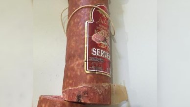 Bakıda satılan bu kolbasanın tərkibində at əti var - FOTO