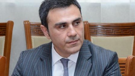 Rektor yeni dekanı təqdim etdi