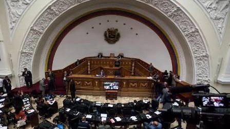Venesuelada prezidentlik m&uuml;ddəti azaldıldı