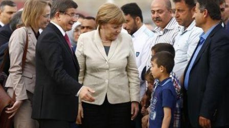 Merkel Türkiyə-Suriya sərhədinə getdi