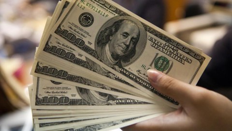 Vaşinqtonda dollar qonaqlığı verən xanım Bakıdakı icra başçısının qızıdır 