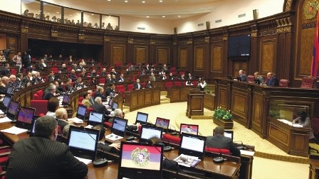  Ermənistan parlamenti ordudakı problemləri etiraf edib