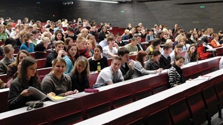 ABŞ universitetlərində tələbələr nənə-babalarını nə zaman, neçə dəfə və niyə “öldürürlər”?