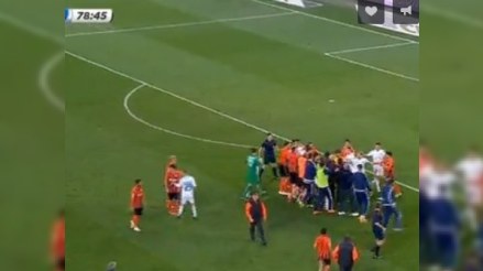 Futbol oyununda kütləvi dava - VİDEO