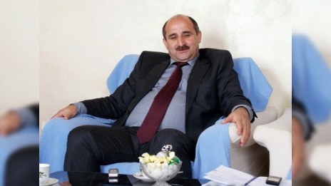 Deputat icra başçılarını “VURDU”: “Pencək düymələməklə deyil”