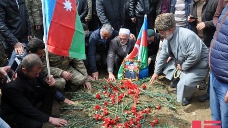 Salyanda şəhid hərbçinin medalı ailəsinə təqdim edildi