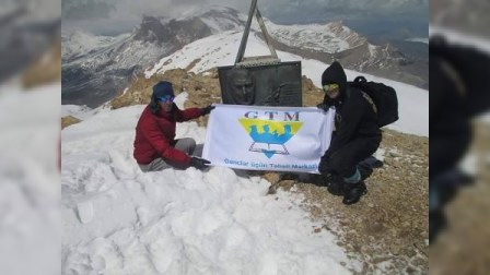Gənclər Heydər Əliyev zirvəsinə yürüş etdilər 