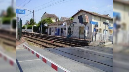 Fransalı qız birbaşa efirdə &ouml;z&uuml;n&uuml; &ouml;ld&uuml;rd&uuml; 