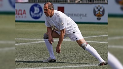 Lavrov futbol oynayanda əlindən zədələnib