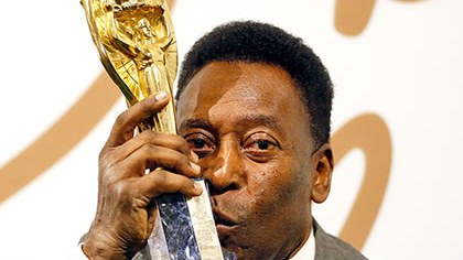 Pele bütün mükafatlarını satdı
