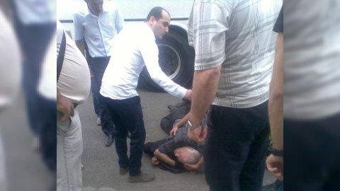 Bakıda avtobus s&uuml;r&uuml;c&uuml;s&uuml;&nbsp;xəstə sərnişini yerə atdı - FOTO