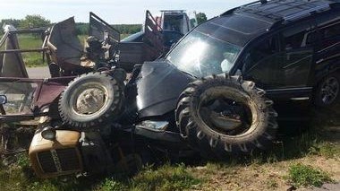 Keçmiş baş naziri yol qəzasında möcüzə xilas etdi