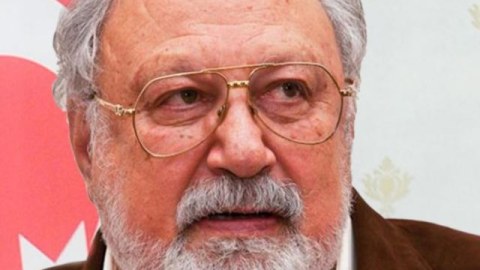 R&uuml;stəm İbrahimbəyov Bakıdan danışarkən AĞLADI