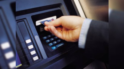 Azərbaycanda bankomatların sayı azalır