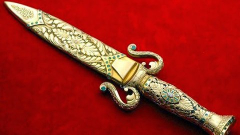 Qəddafinin xəncərini satmaq istəyən türk biznesmeni yaxalandı