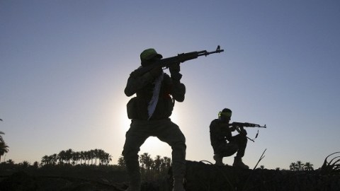 İranda 12 terror&ccedil;u &ouml;ld&uuml;r&uuml;ld&uuml;