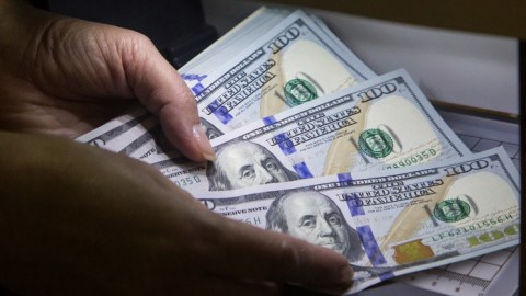 Azərbaycanda dollar ŞOKU - Məzənnə sürətlə qalxır 