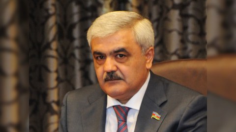 Rövnəq Abdullayev:  “Yeni layihələrin həyata keçirilməsini dayandırmışıq”