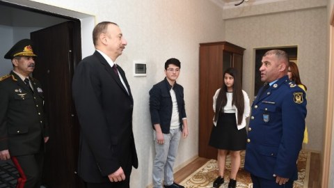 Prezident Bakıda hərb&ccedil;ilər &uuml;&ccedil;&uuml;n inşa edilən binanın a&ccedil;ılışında iştirak edib