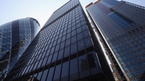 Dünyanın nəhəng şirkətləri Britaniyadakı ofislərini bağlayır 