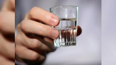 Arvadı ilə m&uuml;bahisə edib 5 litr araq i&ccedil;di