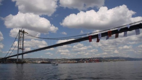 T&uuml;rkiyədə Avropanın 2-ci ən uzun asma k&ouml;rp&uuml;s&uuml; a&ccedil;ılıb