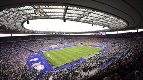 Fransada stadion yaxınlığında ş&uuml;bhəli avtomobil partladıldı