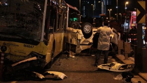 İki avtobus toqquşdu: 30 nəfər öldü