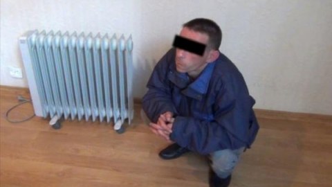 Oğru girdiyi evdə paltarlarını təmizləyərkən tutulub
