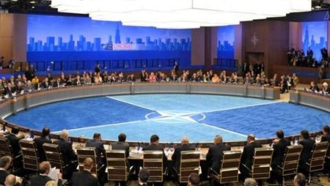 NATO-nun kritik Varşava sammiti işinə BAŞLAYIR