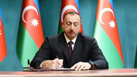 Prezident Qarsdakı baş konsulu geri &ccedil;ağırdı 