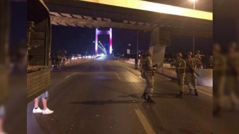 Türkiyədə dövlət çevrilişinə cəhd: Ordu küçələrə çıxarıldı, VİDEO