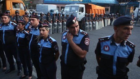İrəvanda yenidən qarşıdurma