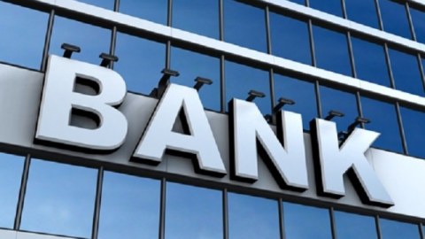 Azərbaycanda 4  bank BAĞLANDI