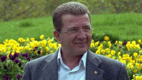 Ke&ccedil;miş deputat intihar edib