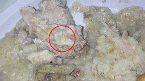 Əsgər yeməyindən soxulcan və tarakan çıxdı – FOTOLAR   