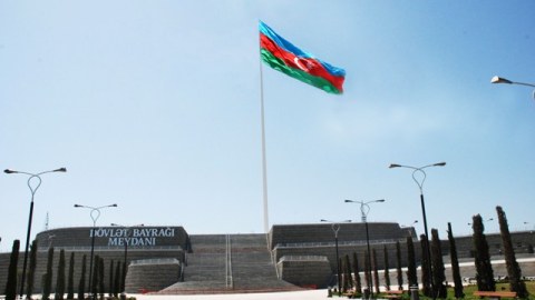 Bakıdakı Bayraq Meydanındakı bayrağımız &ndash; HƏR ŞEYİ BİLİRİKMİ?
