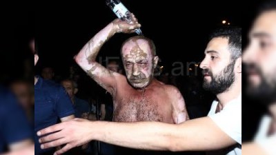 Yerevanda mitinq iştirakçısı özünü yandırdı - FOTOLAR
