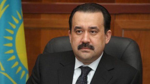 Baş nazir avtomobil yolunda velosiped s&uuml;rd&uuml;y&uuml;nə g&ouml;rə cərimələndi