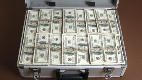 Kommunist partiyasının &uuml;zv&uuml; &ouml;lkəsindən 40 milyon dollarla qa&ccedil;dı