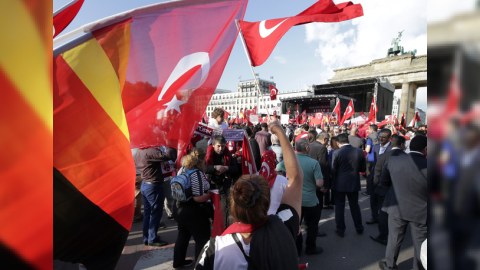 Almanlar T&uuml;rkiyəni Avropa Birliyində g&ouml;rmək istəmir