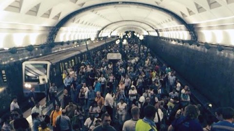 Metroda 6 ayda 57 nəfər &ouml;l&uuml;b