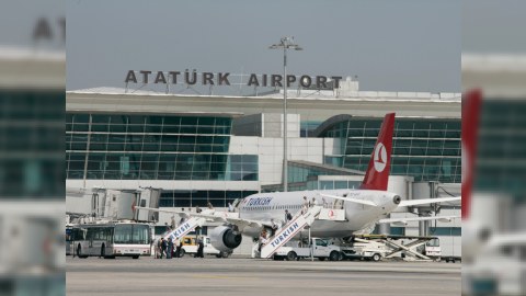  İstanbul aeroportu terror təhlükəsinə görə bağlandı 